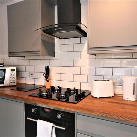 Nelson By The Docks Serviced Apartments By Roomsbooked Gloucester Exteriör bild