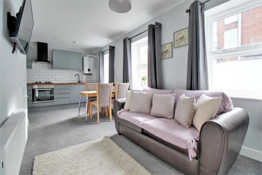 Nelson By The Docks Serviced Apartments By Roomsbooked Gloucester Exteriör bild