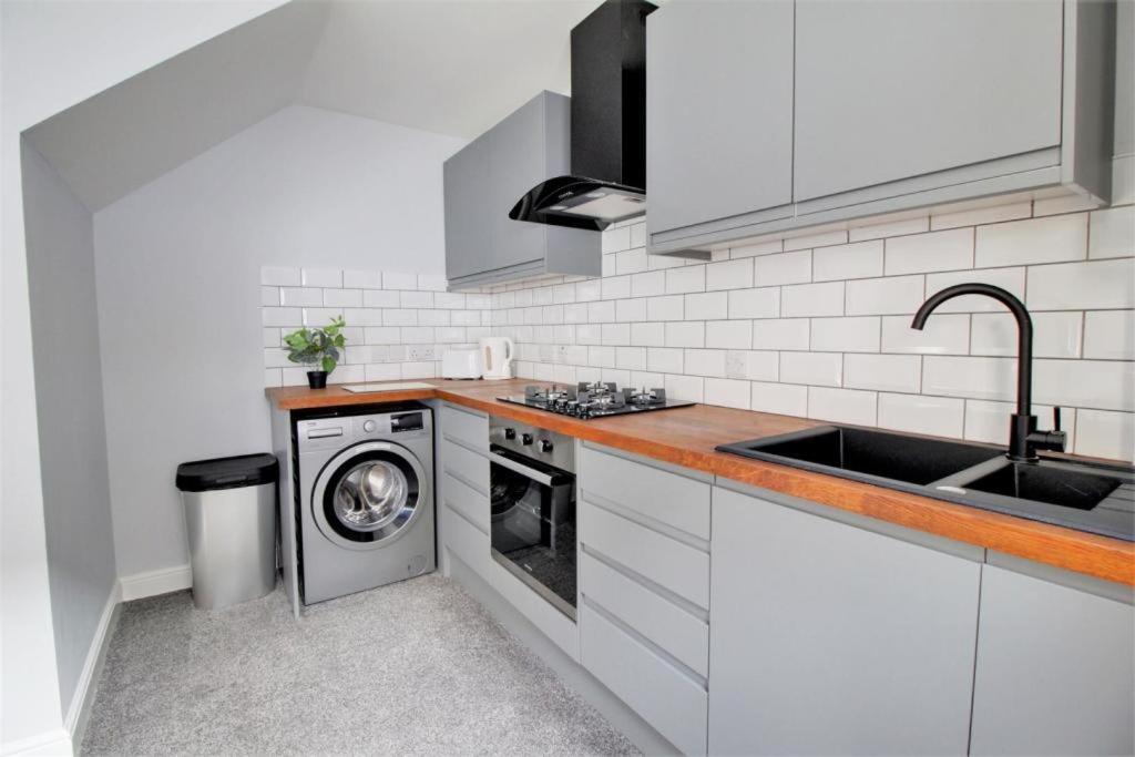 Nelson By The Docks Serviced Apartments By Roomsbooked Gloucester Exteriör bild